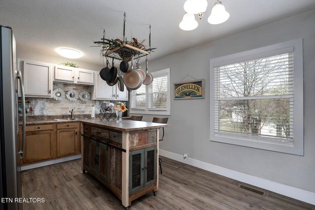 350 E Walnut St, Madisonville, TN 37354