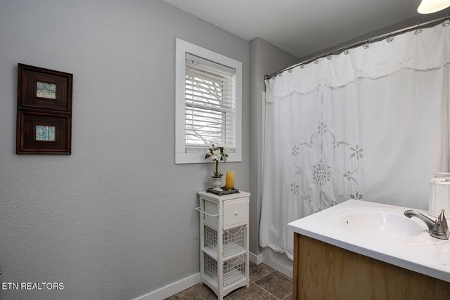 350 E Walnut St, Madisonville, TN 37354