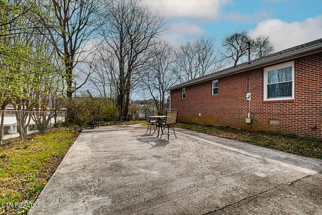 350 E Walnut St, Madisonville, TN 37354