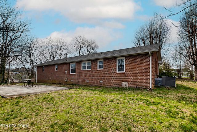 350 E Walnut St, Madisonville, TN 37354