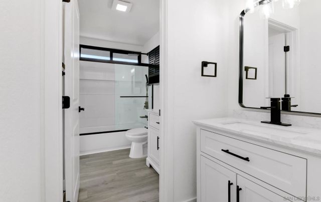 6035 Harps Ct, San Diego, CA 92114