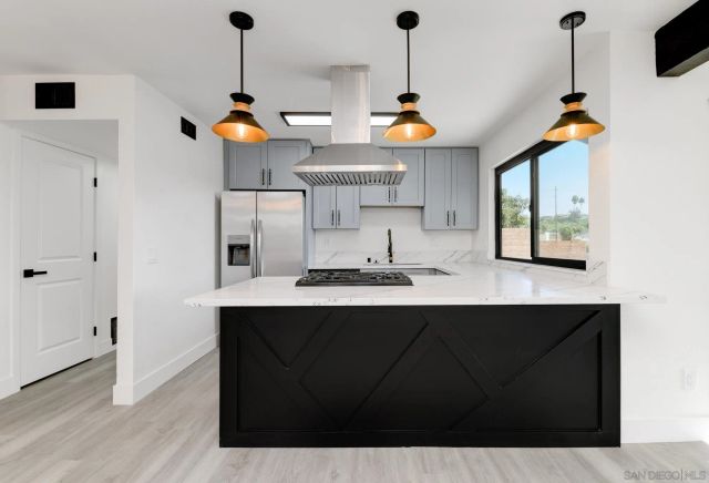 6035 Harps Ct, San Diego, CA 92114