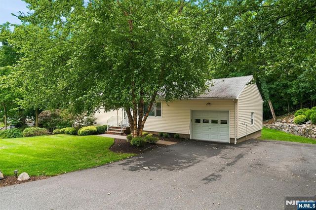 136 Grand Avenue, Park Ridge, NJ 07656