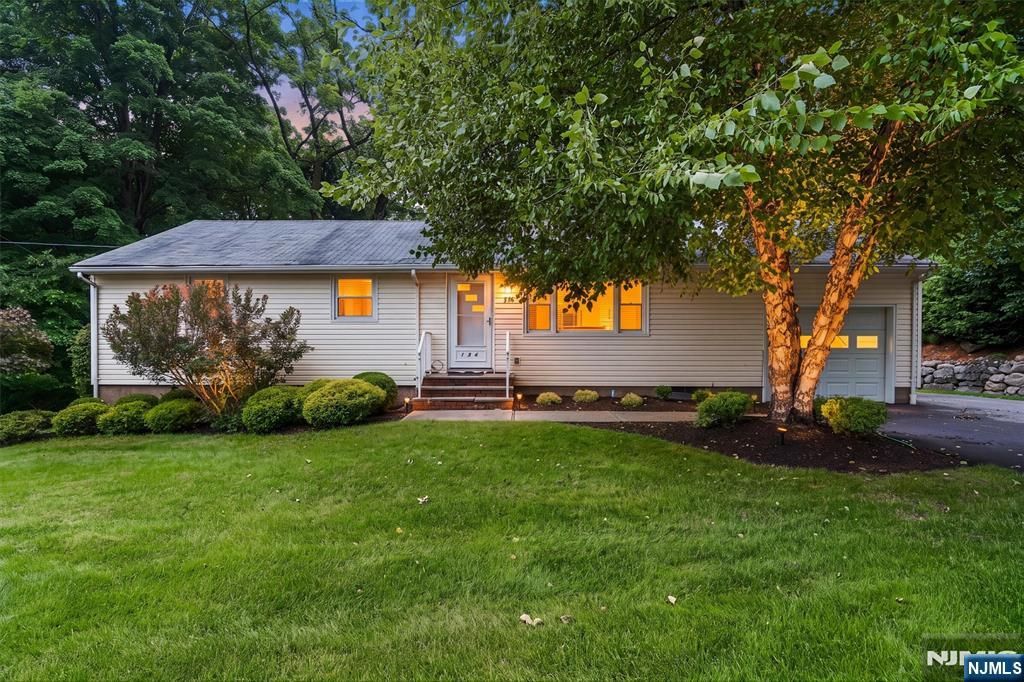 136 Grand Avenue, Park Ridge, NJ 07656