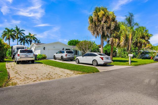3079 Indian Trail, Lake Worth, FL 33462