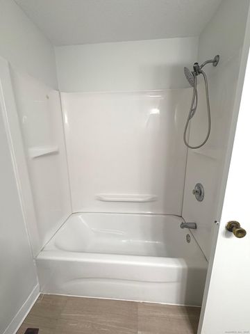 9 Patricia Road E, Bridgeport, CT 06606