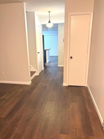 9 Patricia Road E, Bridgeport, CT 06606