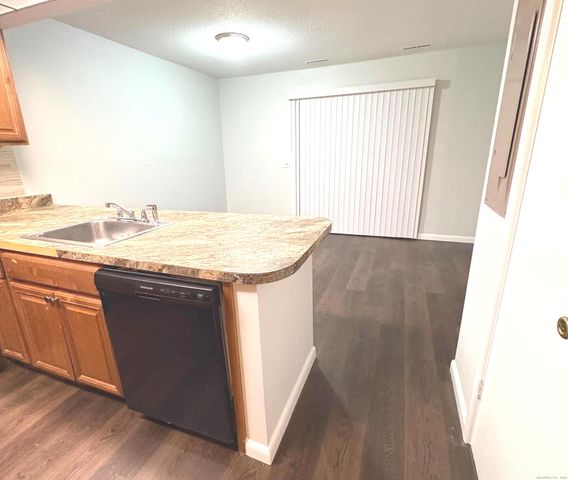 9 Patricia Road E, Bridgeport, CT 06606