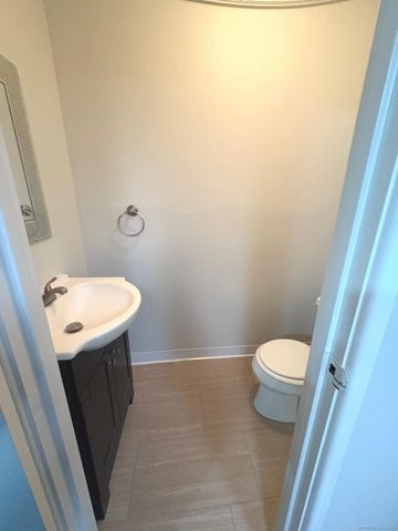 9 Patricia Road E, Bridgeport, CT 06606