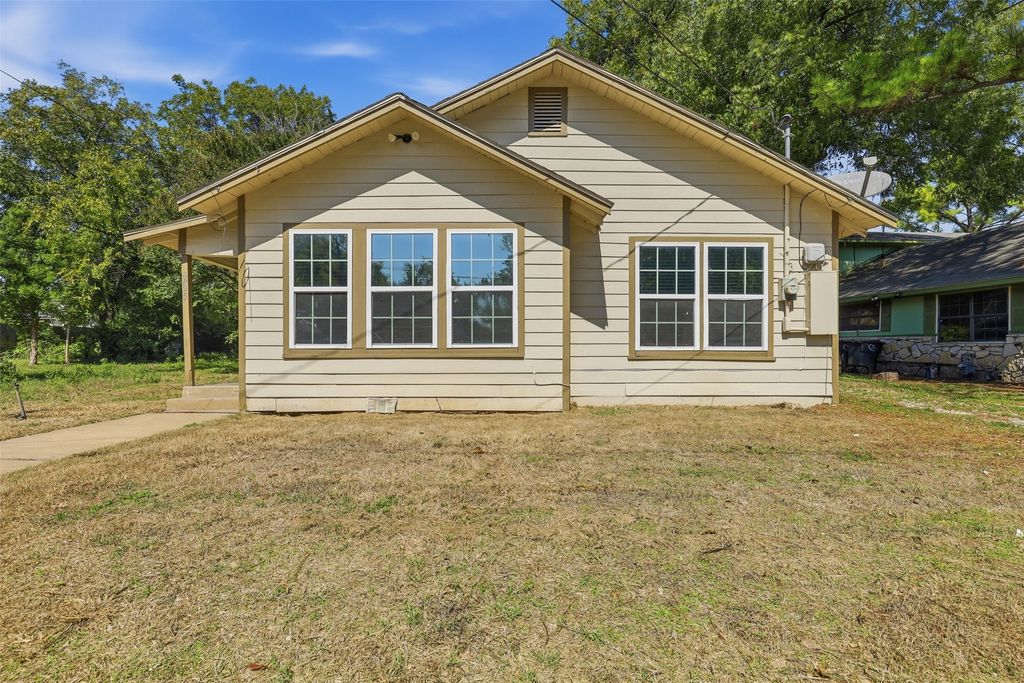 205 Olive Street, Cleburne, TX 76031