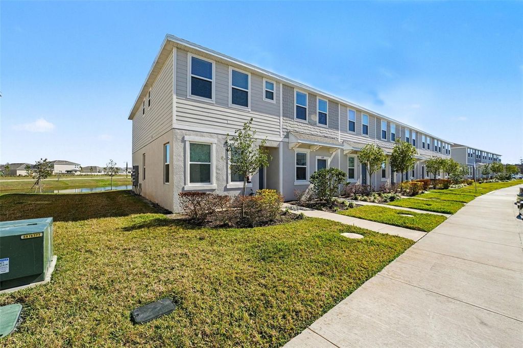 Image 2 of property listing at 2037 VIEWFINDER STREET, Kissimmee, FL 34758