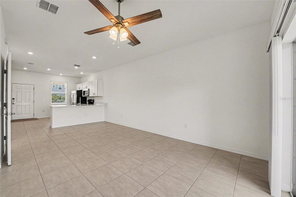 Image 6 of property listing at 2037 VIEWFINDER STREET, Kissimmee, FL 34758