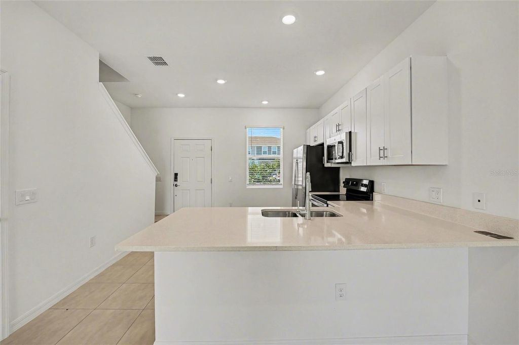 Image 9 of property listing at 2037 VIEWFINDER STREET, Kissimmee, FL 34758