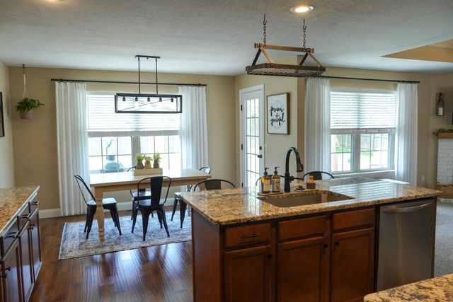 1129 South Erika Avenue, Springfield, MO 65802
