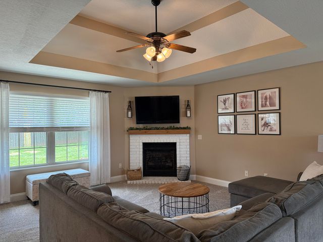 1129 South Erika Avenue, Springfield, MO 65802