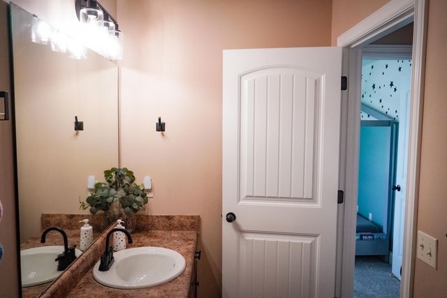 1129 South Erika Avenue, Springfield, MO 65802