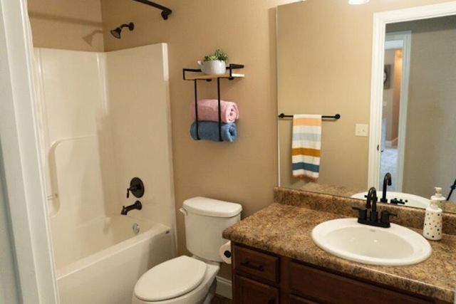1129 South Erika Avenue, Springfield, MO 65802