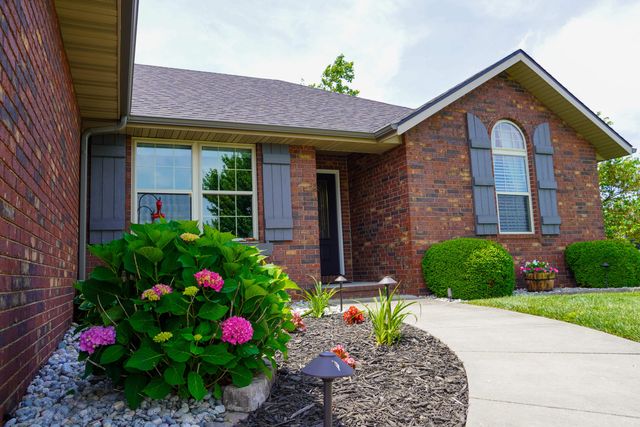 1129 South Erika Avenue, Springfield, MO 65802