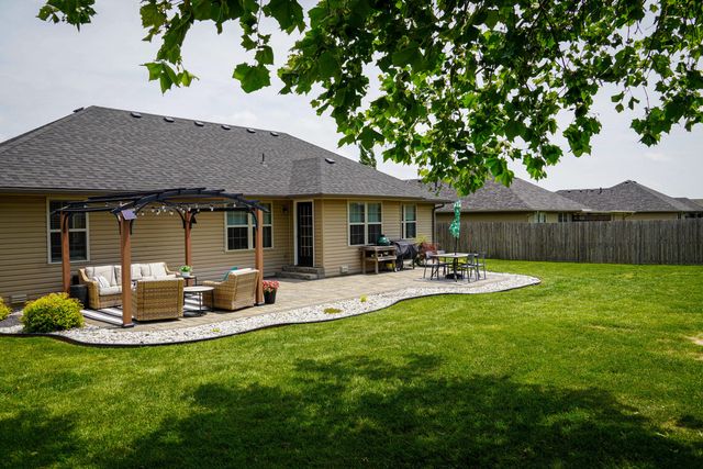 1129 South Erika Avenue, Springfield, MO 65802
