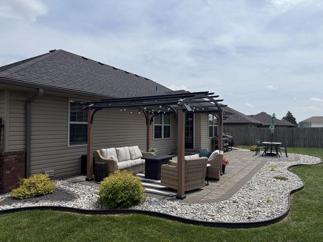 1129 South Erika Avenue, Springfield, MO 65802
