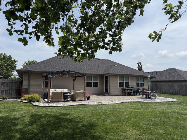 1129 South Erika Avenue, Springfield, MO 65802