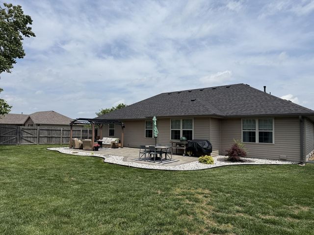 1129 South Erika Avenue, Springfield, MO 65802