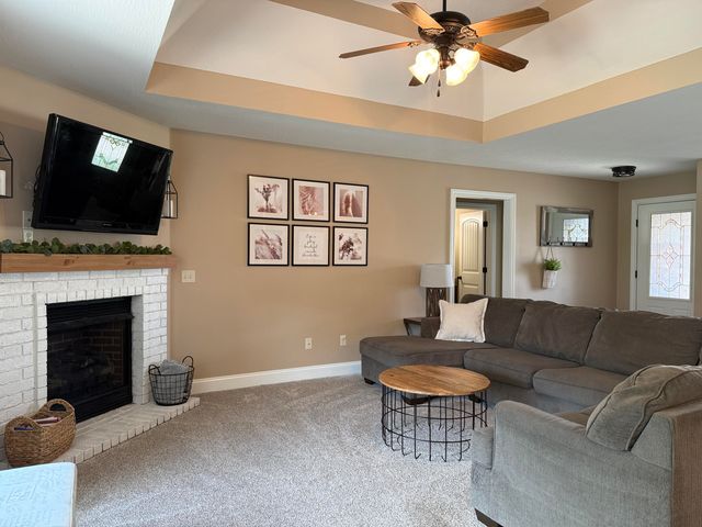 1129 South Erika Avenue, Springfield, MO 65802