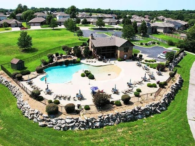 1129 South Erika Avenue, Springfield, MO 65802
