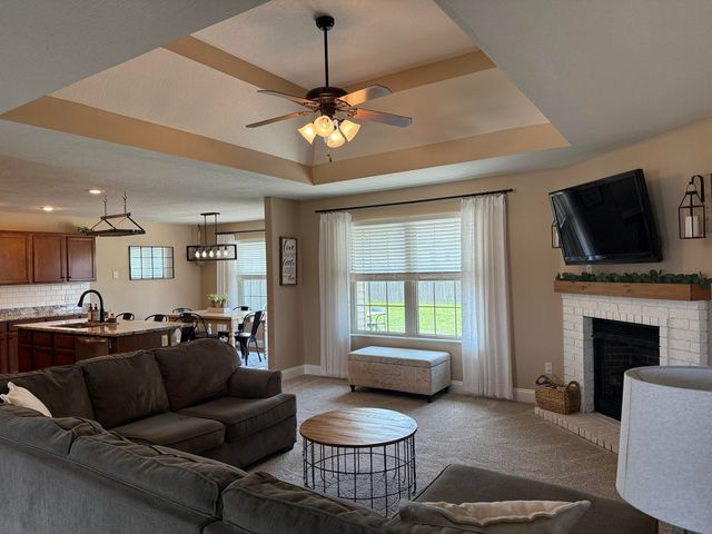 1129 South Erika Avenue, Springfield, MO 65802