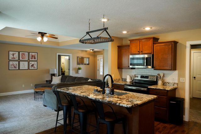 1129 South Erika Avenue, Springfield, MO 65802
