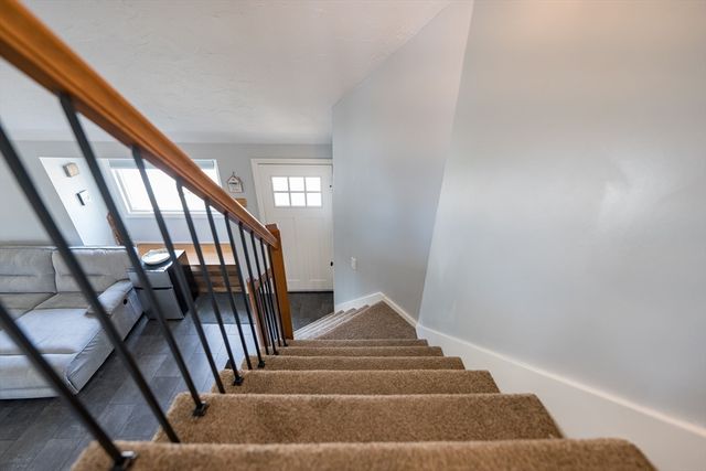 38 Hapgood Rd, Worcester, MA 01605