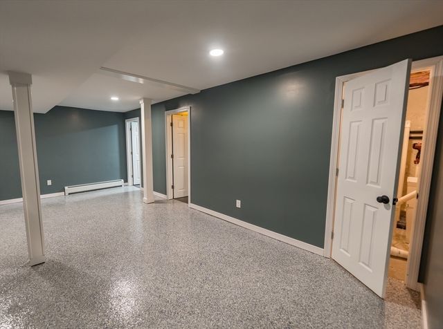 38 Hapgood Rd, Worcester, MA 01605