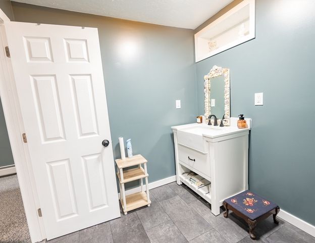 38 Hapgood Rd, Worcester, MA 01605