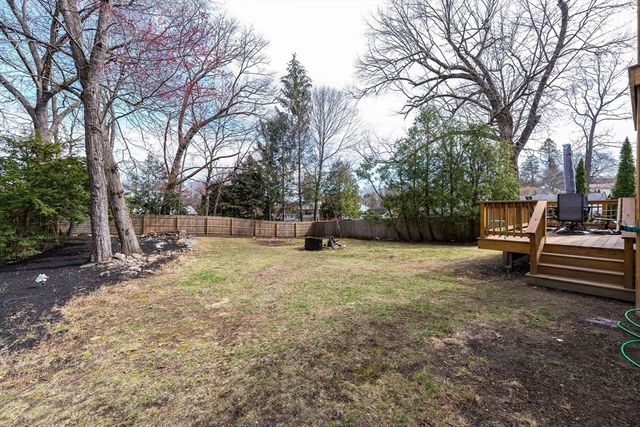 38 Hapgood Rd, Worcester, MA 01605