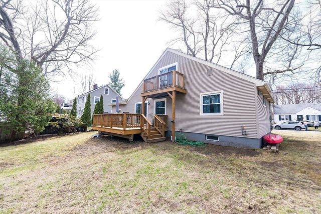 38 Hapgood Rd, Worcester, MA 01605