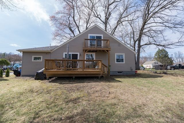 38 Hapgood Rd, Worcester, MA 01605