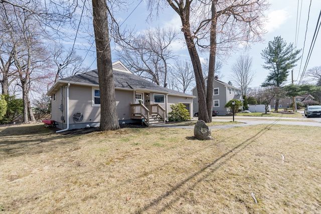 38 Hapgood Rd, Worcester, MA 01605