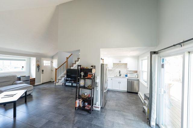 38 Hapgood Rd, Worcester, MA 01605