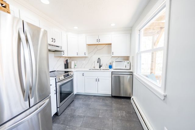 38 Hapgood Rd, Worcester, MA 01605