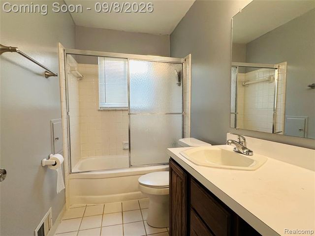 7532 Superior, Center Line, MI 48015