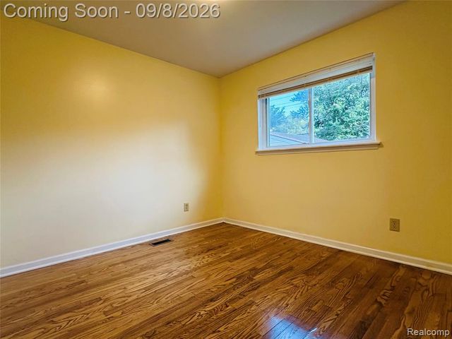 7532 Superior, Center Line, MI 48015
