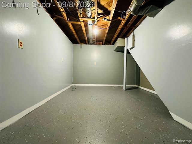 7532 Superior, Center Line, MI 48015
