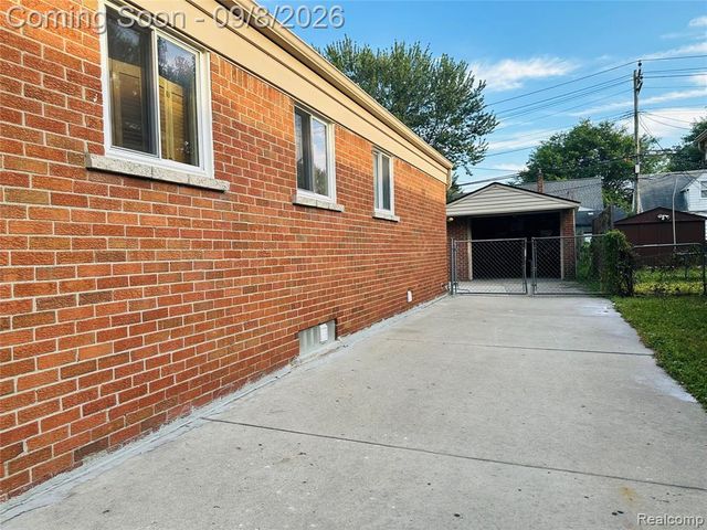 7532 Superior, Center Line, MI 48015