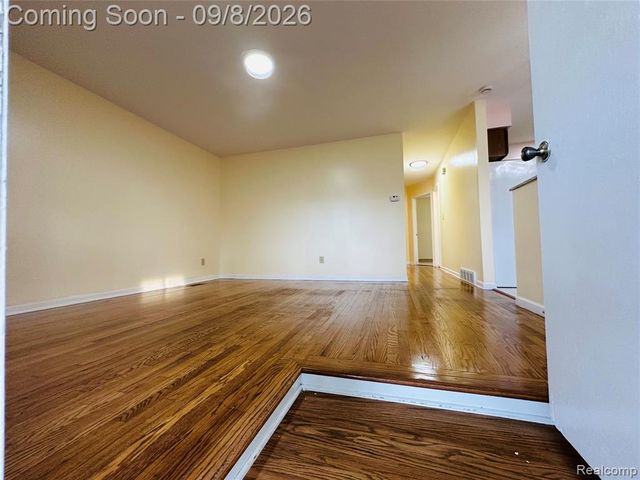 7532 Superior, Center Line, MI 48015