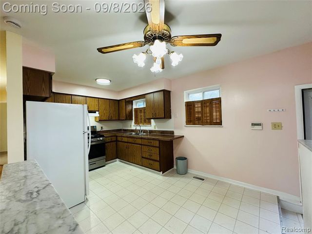 7532 Superior, Center Line, MI 48015