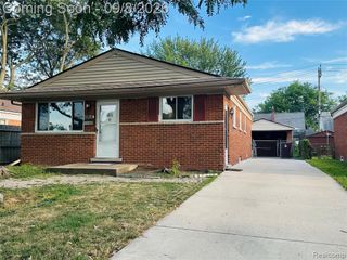 7532 Superior, Center Line, MI 48015