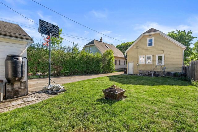 3018 N 74th STREET, Milwaukee, WI 53210