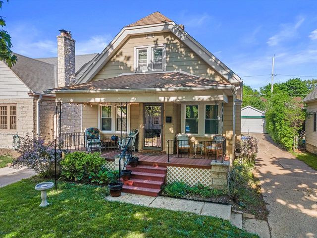 3018 N 74th STREET, Milwaukee, WI 53210