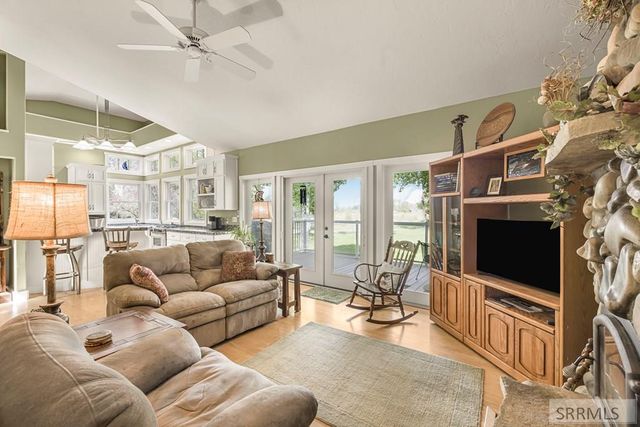 416 E 700 N, Firth, ID 83236