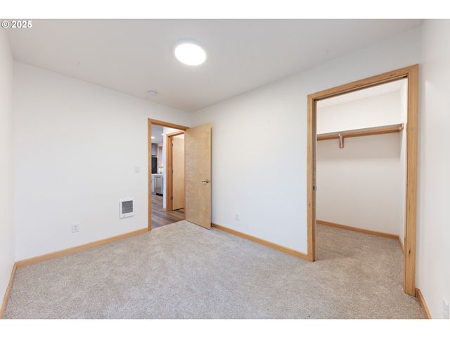 715 ST CHARLES St, Eugene, OR 97402